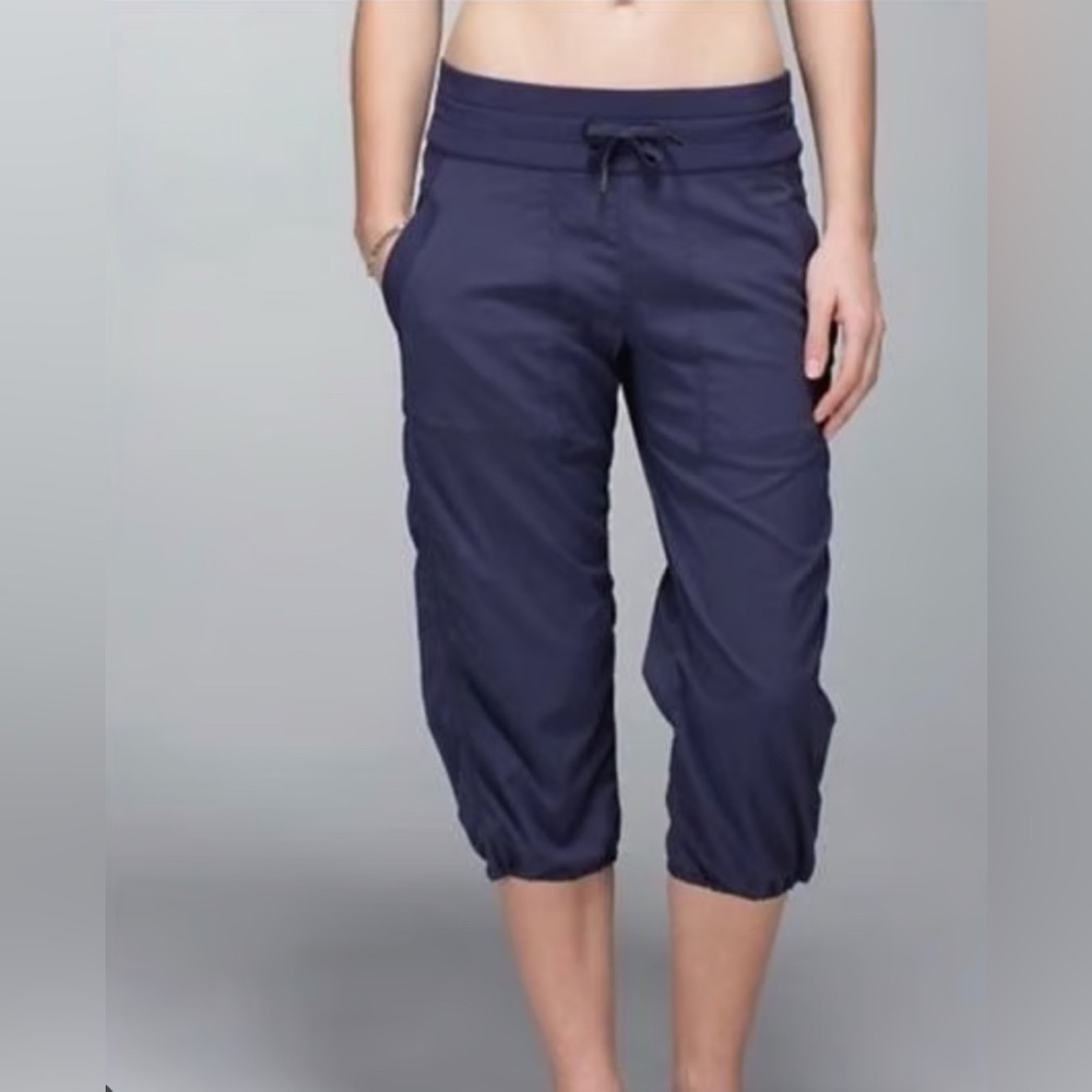 Lululemon Dance Studio Crop Capri pants inkwell navy blue size 8